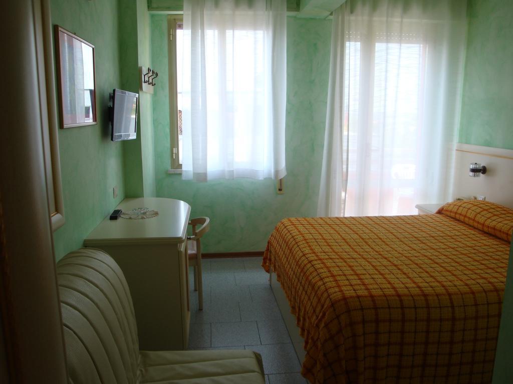 Hotel Prestigio Cesenatico Cameră foto